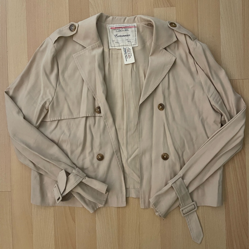 Women's Beige Double-Breasted Cropped Trench Jacket